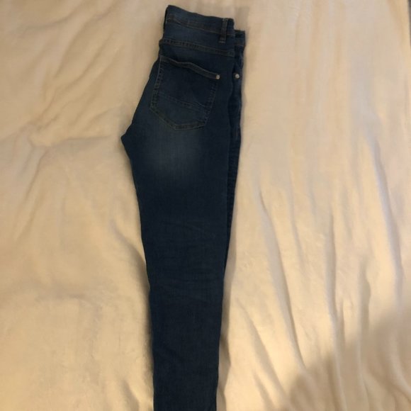 Distressed Skinny Jeans - Picture 6 of 7
